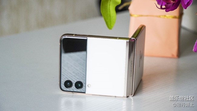 適合拍照和出行，便攜超級棒的手機