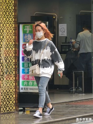 S20U街拍女士