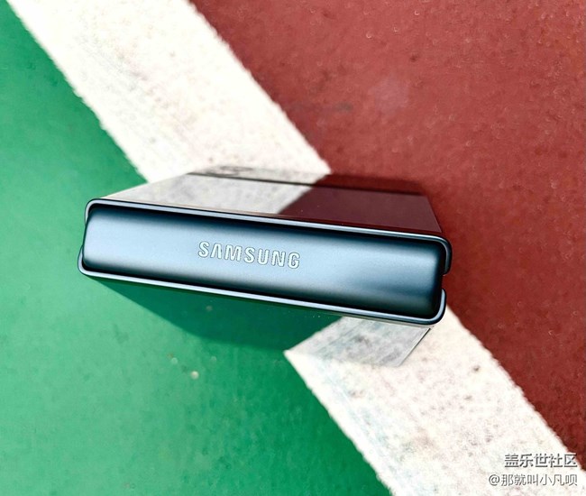 體驗(yàn)下折疊屏的樂趣——三星Z Flip3