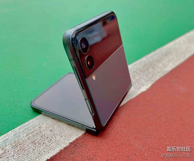 體驗(yàn)下折疊屏的樂趣——三星Z Flip3