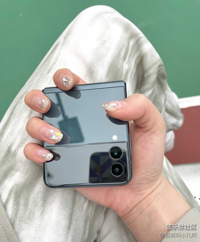 體驗(yàn)下折疊屏的樂趣——三星Z Flip3