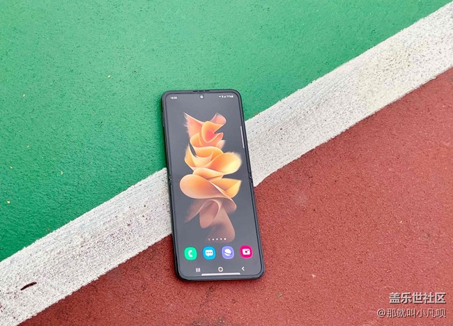 體驗(yàn)下折疊屏的樂趣——三星Z Flip3