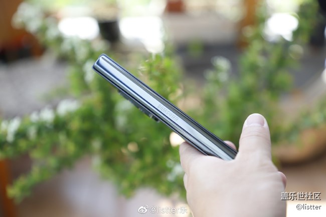 假期在家拍了幾張三星Galaxy Z Fold3外觀照片，來看看