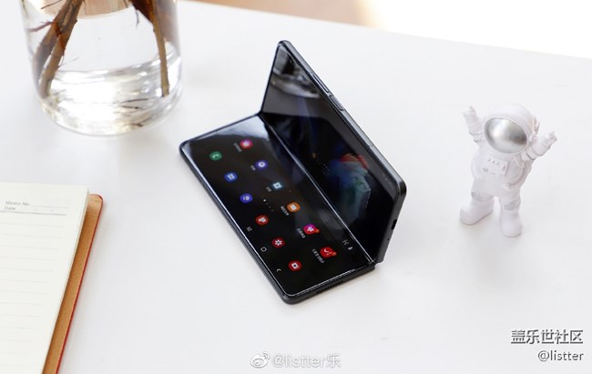 假期在家拍了幾張三星Galaxy Z Fold3外觀照片，來看看