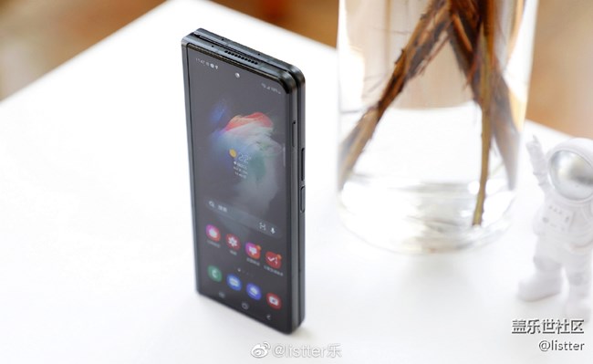 假期在家拍了幾張三星Galaxy Z Fold3外觀照片，來看看