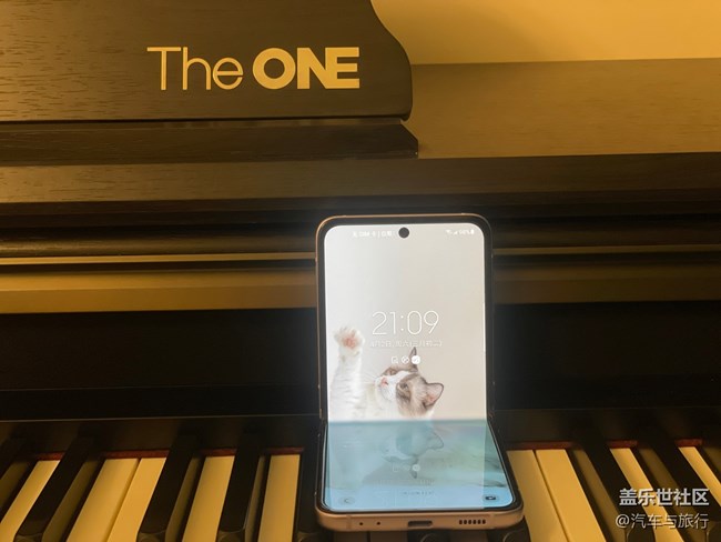 顏值高，細(xì)節(jié)棒，撞色設(shè)計絕對是加分項