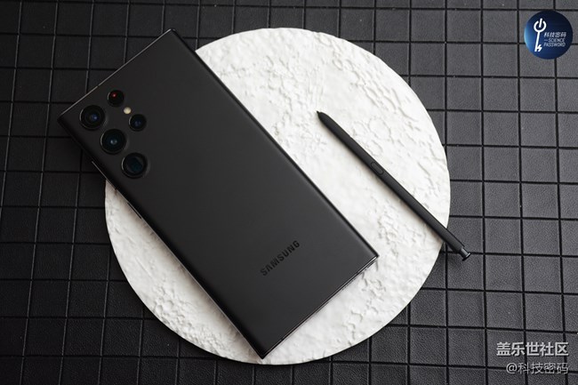曜夜黑配色的三星Galaxy S22 Ultra太酷了
