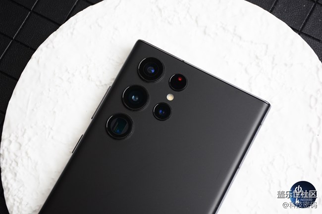 曜夜黑配色的三星Galaxy S22 Ultra太酷了