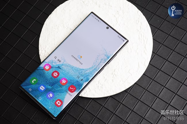 曜夜黑配色的三星Galaxy S22 Ultra太酷了