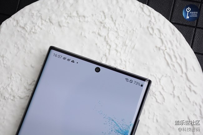 曜夜黑配色的三星Galaxy S22 Ultra太酷了