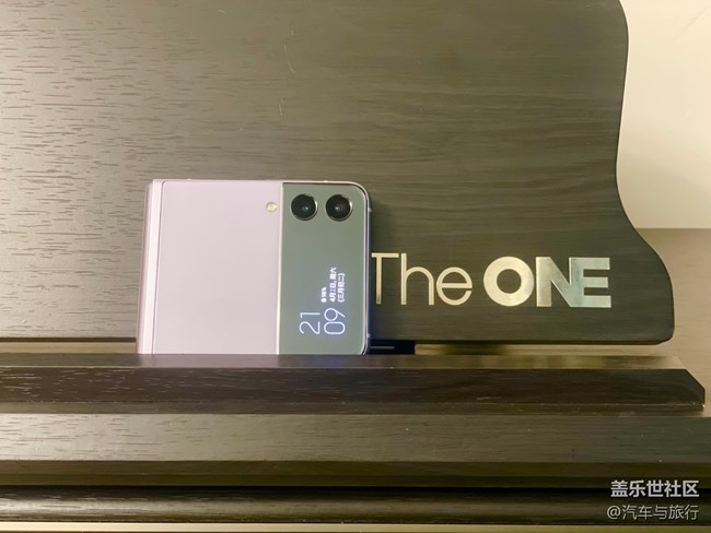 顏值高，細(xì)節(jié)棒，撞色設(shè)計絕對是加分項