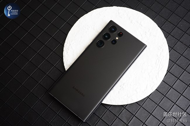 曜夜黑配色的三星Galaxy S22 Ultra太酷了