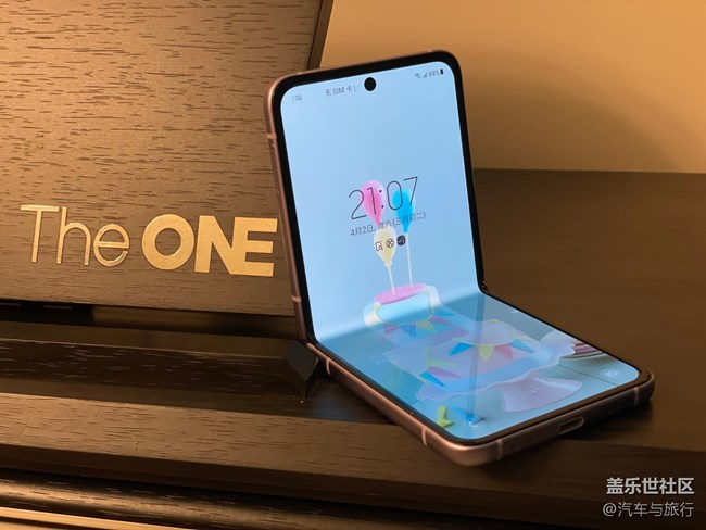 顏值高，細(xì)節(jié)棒，撞色設(shè)計絕對是加分項