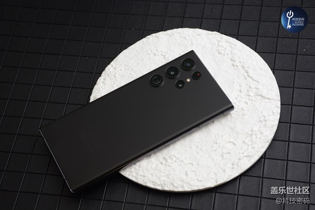 曜夜黑配色的三星Galaxy S22 Ultra太酷了