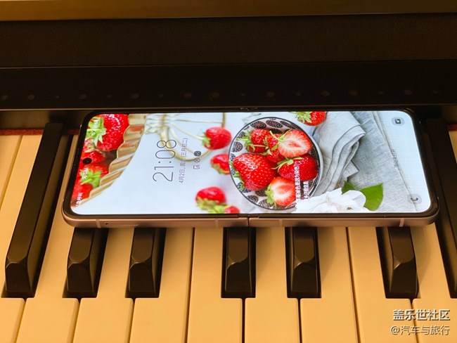 顏值高，細(xì)節(jié)棒，撞色設(shè)計絕對是加分項