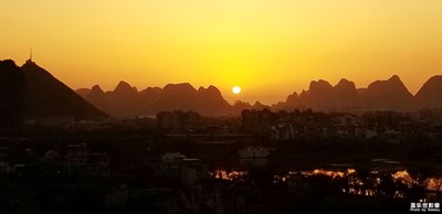 【春日幸事】千峰環(huán)野立