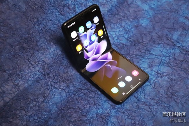 Z Flip3有點(diǎn)牛