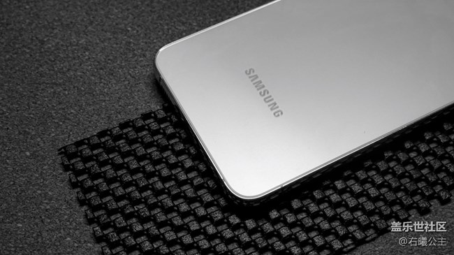 黑與白的碰撞 三星Galaxy S22|S22+圖賞