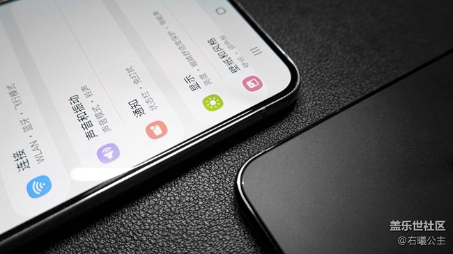 黑與白的碰撞 三星Galaxy S22|S22+圖賞