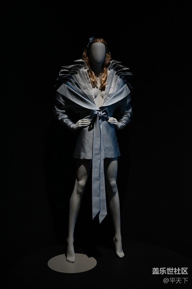 三星S22好奇女孩愛麗絲夢游仙境打卡：打開兔子洞