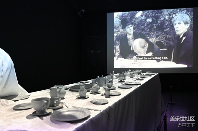 三星S22好奇女孩愛麗絲夢游仙境打卡：打開兔子洞