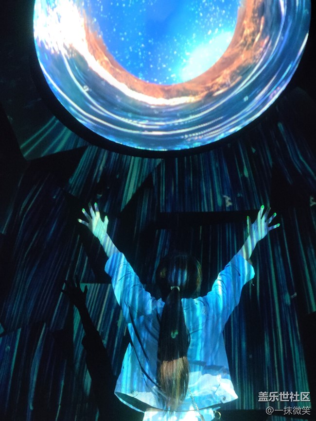 三星S22好奇女孩愛麗絲打卡