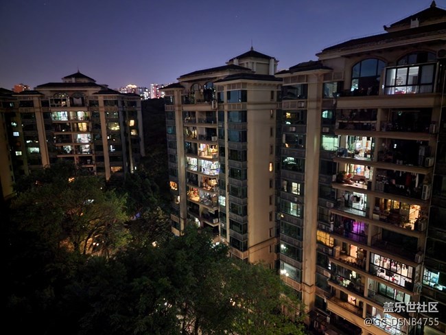 S22u一億像素打開(kāi)了細(xì)節(jié)增強(qiáng)，在電腦上看原圖大小模糊一片