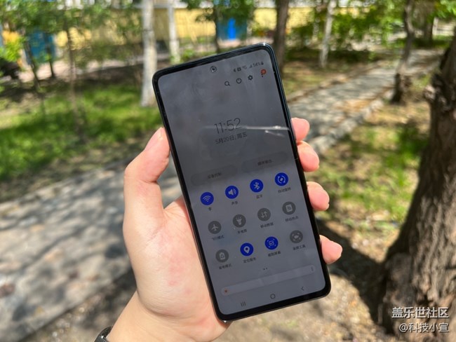 這屏幕亮度，真絕了……