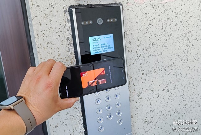 手把手教你把門禁卡復(fù)制到手機(jī)上，別說(shuō)學(xué)不會(huì)！