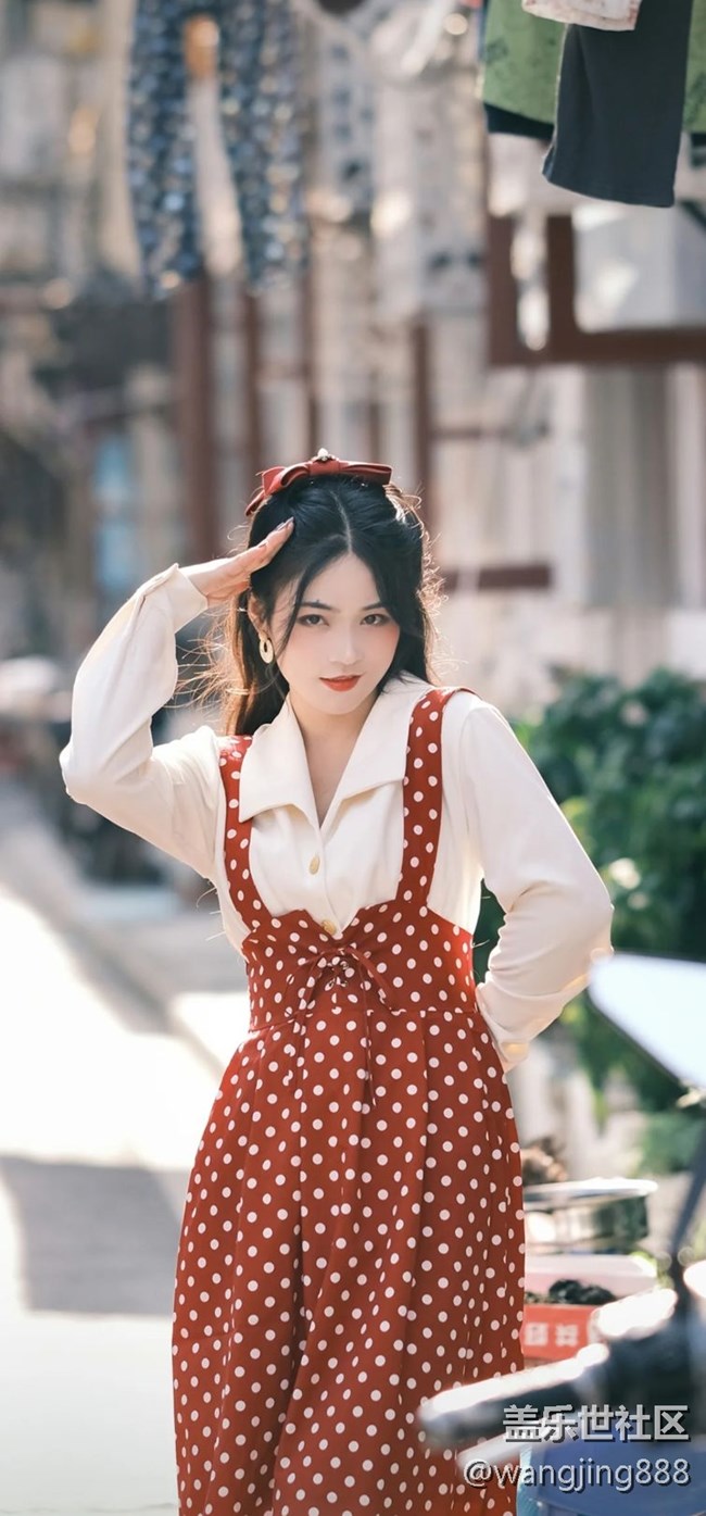 動態(tài)鎖定屏幕里面的美女壁紙，截屏的。