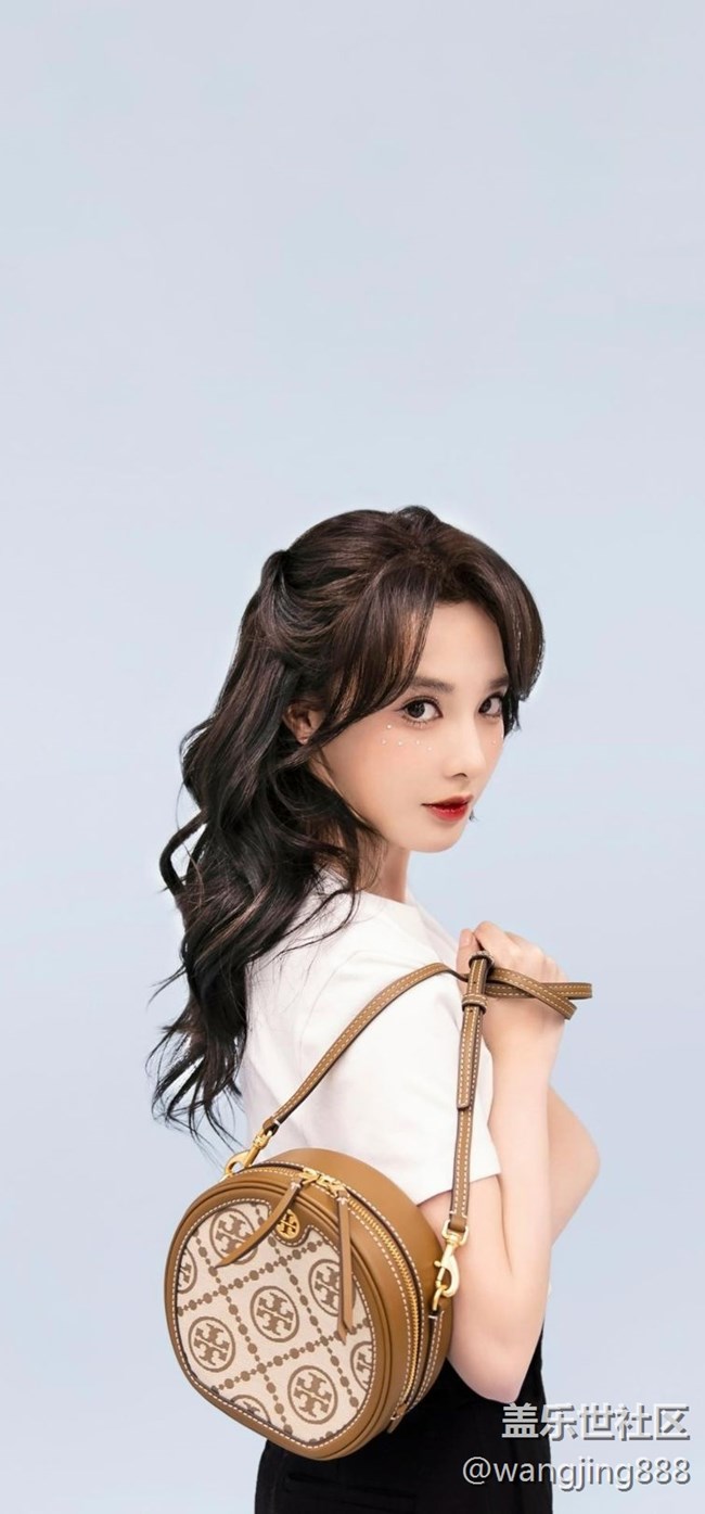 動態(tài)鎖定屏幕里面的美女壁紙，截屏的。