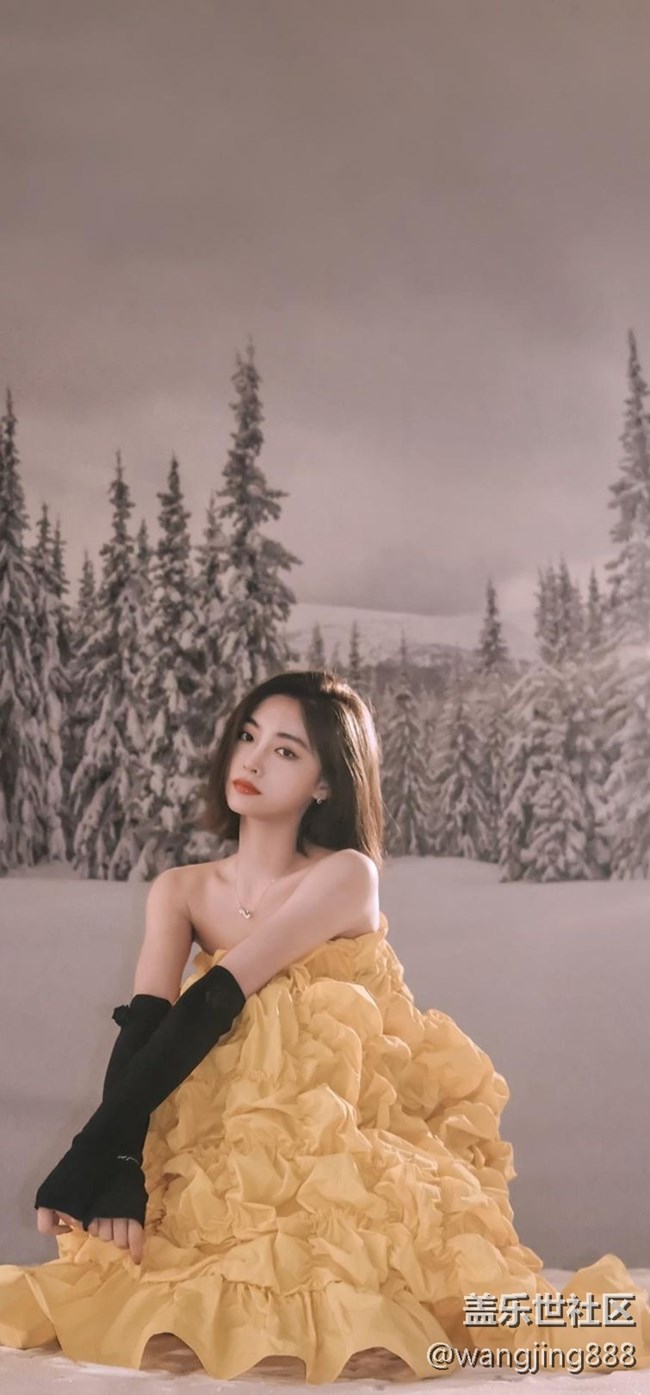 動態(tài)鎖定屏幕里面的美女壁紙，截屏的。