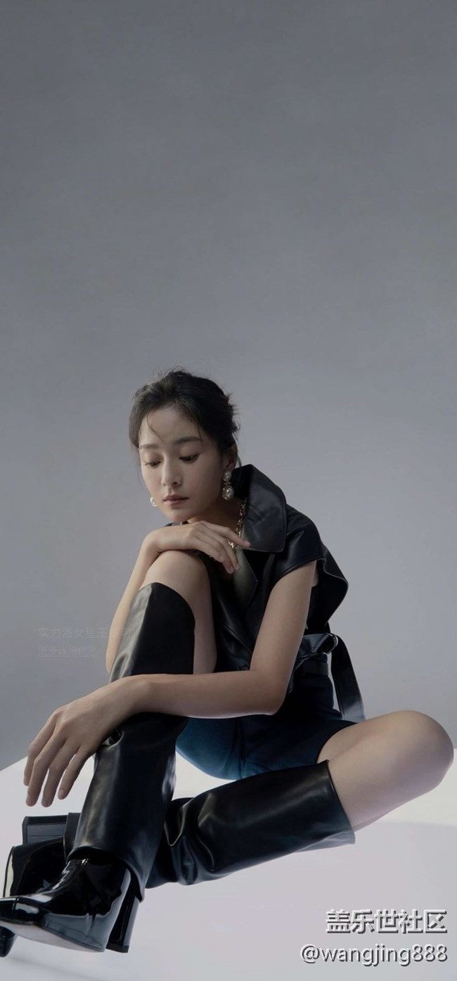 動態(tài)鎖定屏幕里面的美女壁紙，截屏的。