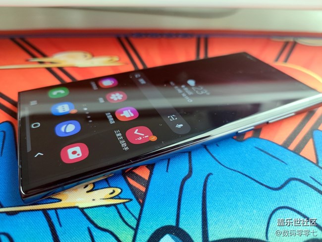 上手三星 Galaxy S22 Ultra，這顏值和配置不愧是安卓機(jī)皇