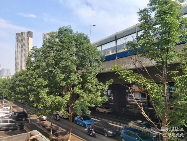 [流動的時光]+藍天白云，車水馬龍