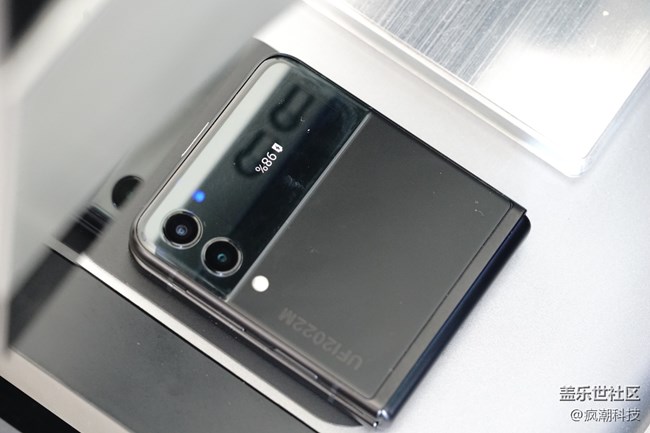 這個周末大家都咋過的？我先來分享下我和Z Flip3 5G那點事