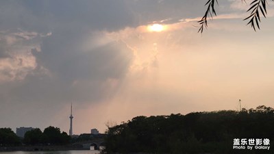 丁達爾