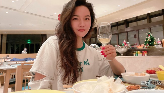朋友聚會時，不要忘記用拍照來記錄這些難忘的美食時光