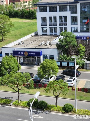 廣角近距三張照片