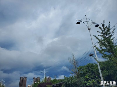 天青色等煙雨，而我在等你