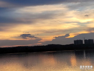 夕陽(yáng)紅