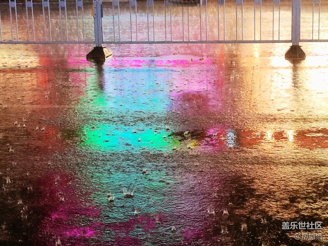【霓虹燈下】大雨下