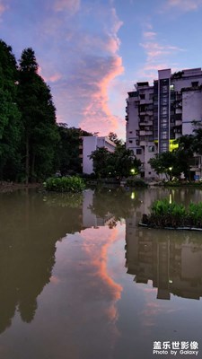 入夜的紅霞