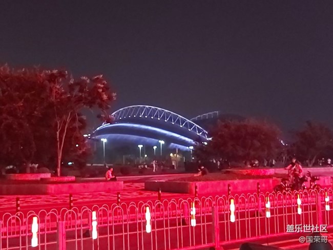 【霓虹燈下】夜晚的奧體