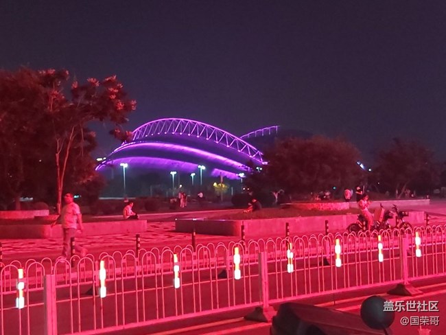 【霓虹燈下】夜晚的奧體