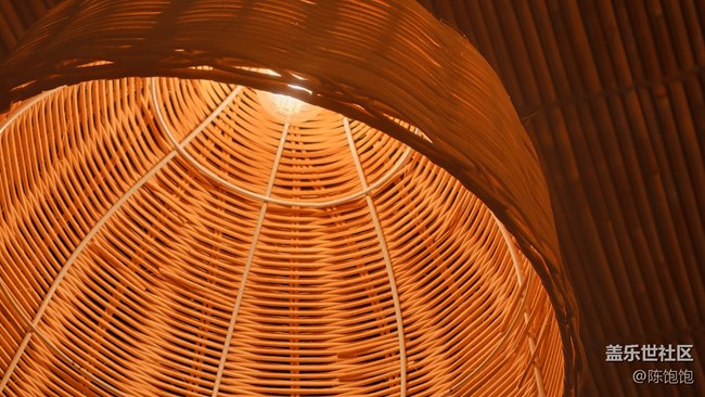 【霓虹燈下】一家日料店