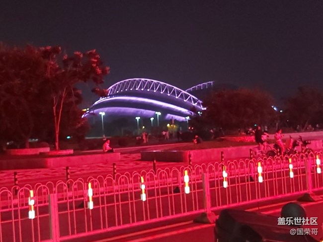 【霓虹燈下】夜晚的奧體