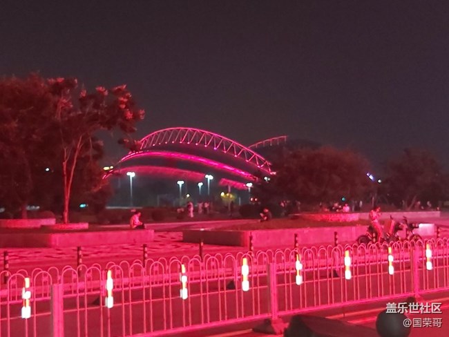 【霓虹燈下】夜晚的奧體