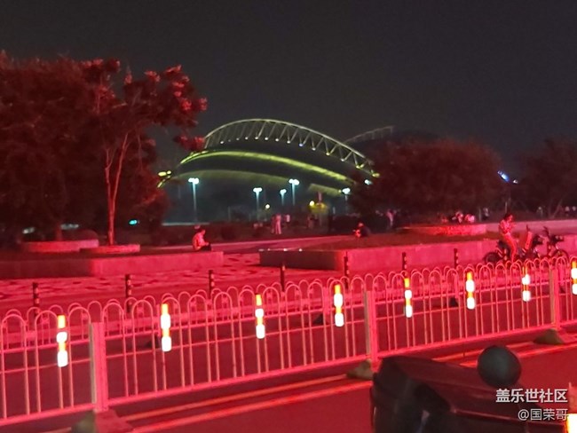 【霓虹燈下】夜晚的奧體