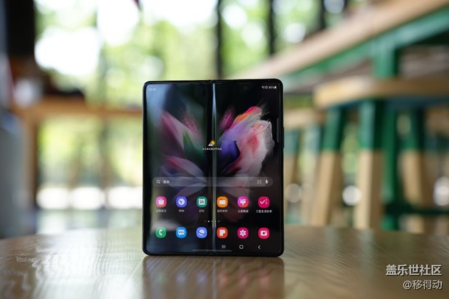 三星Galaxy Z Fold3 5G立式交互模式